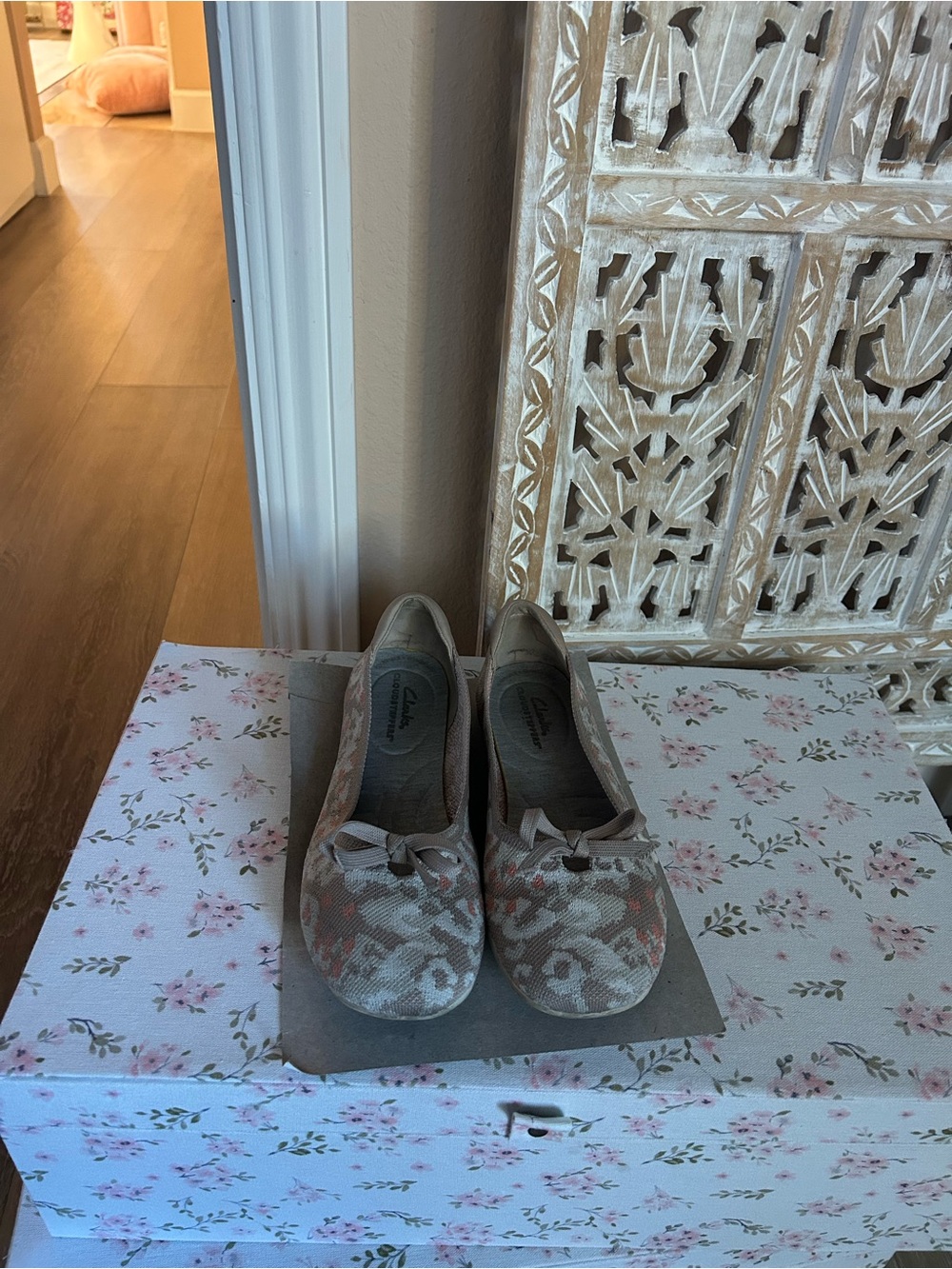 Clarks Taupe Floral Lace Ballet Flats with Bow